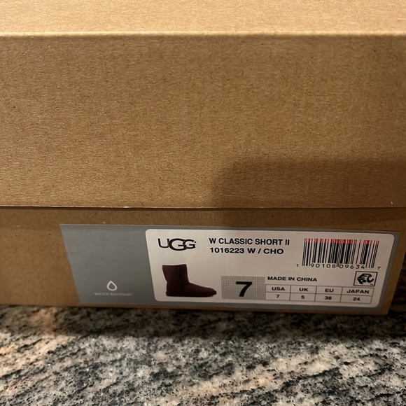 UGG Chocolate Brown Classic Short - Picture 7 of 7